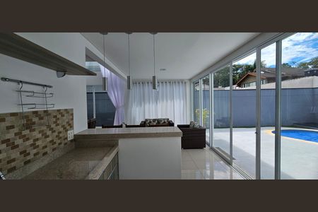 Casa de condomínio para alugar com 316m², 3 quartos e 6 vagasCozinha