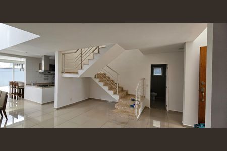 Casa de condomínio para alugar com 316m², 3 quartos e 6 vagasSala