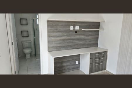 Casa de condomínio para alugar com 316m², 3 quartos e 6 vagasQuarto