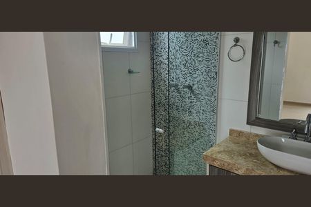 Casa de condomínio para alugar com 316m², 3 quartos e 6 vagasBanheiro
