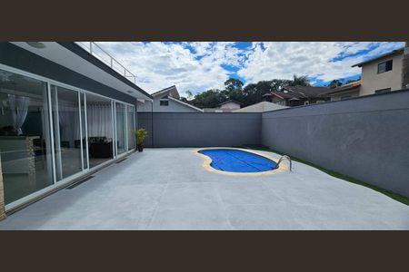 Casa de condomínio para alugar com 316m², 3 quartos e 6 vagasPiscina