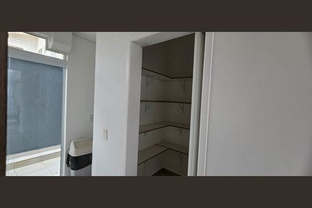 Casa de condomínio para alugar com 316m², 3 quartos e 6 vagasQuarto