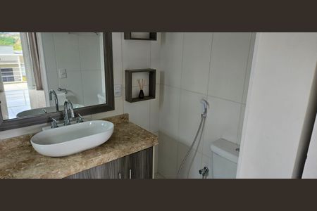 Casa de condomínio para alugar com 316m², 3 quartos e 6 vagasBanheiro