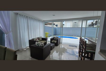 Sala de casa de condomínio para alugar com 3 quartos, 316m² em Parque dos Lagos, Itaquaquecetuba