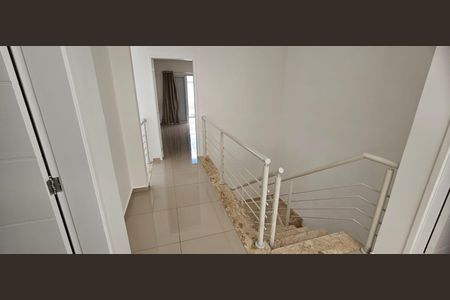 Casa de condomínio para alugar com 316m², 3 quartos e 6 vagasCorredor