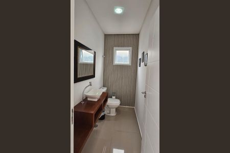 Casa de condomínio para alugar com 316m², 3 quartos e 6 vagasBanheiro