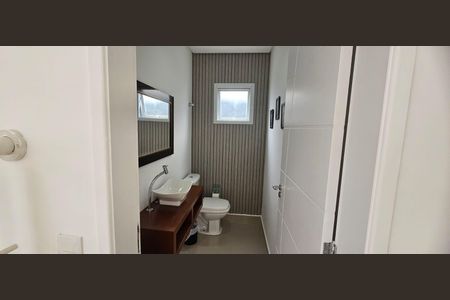 Casa de condomínio para alugar com 316m², 3 quartos e 6 vagasBanheiro