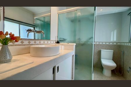 Apartamento à venda com 158m², 3 quartos e 1 vagaBanheiro da Suíte 2