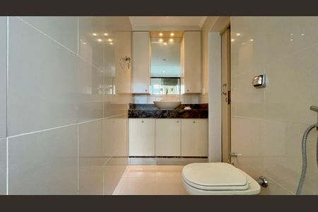 Apartamento à venda com 158m², 3 quartos e 1 vagaBanheiro da Suíte 1