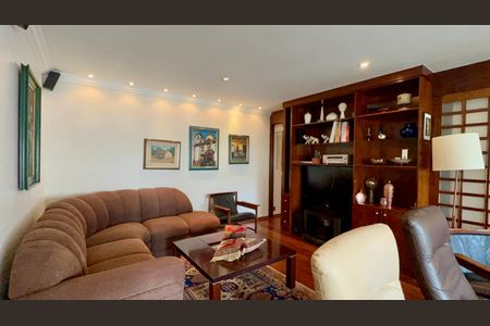 Apartamento à venda com 158m², 3 quartos e 1 vagaSala de TV