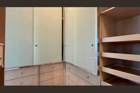 Apartamento à venda com 158m², 3 quartos e 1 vagaCloset da suíte 2