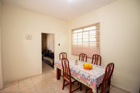 Casa à venda com 450m², 5 quartos e 7 vagas Casa à venda com 450m², 5 quartos e 7 vagasCozinha e Área de Serviço