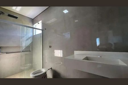 Casa para alugar com 215m², 3 quartos e 3 vagas Casa para alugar com 215m², 3 quartos e 3 vagasBanheiro social 2