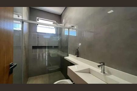 Casa para alugar com 215m², 3 quartos e 3 vagas Casa para alugar com 215m², 3 quartos e 3 vagasBanheiro social