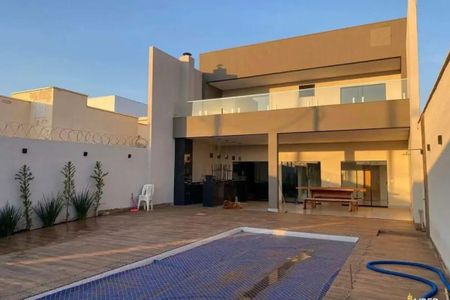 Casa para alugar com 215m², 3 quartos e 3 vagas Casa para alugar com 215m², 3 quartos e 3 vagasÁrea comum