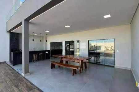 Casa para alugar com 215m², 3 quartos e 3 vagas Casa para alugar com 215m², 3 quartos e 3 vagasÁrea comum