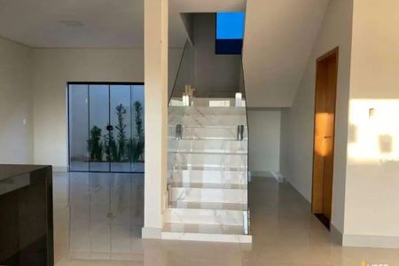 Casa para alugar com 215m², 3 quartos e 3 vagas Casa para alugar com 215m², 3 quartos e 3 vagasHall de Entrada