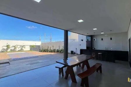 Casa para alugar com 215m², 3 quartos e 3 vagas Casa para alugar com 215m², 3 quartos e 3 vagasÁrea comum