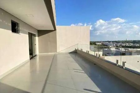 Casa para alugar com 215m², 3 quartos e 3 vagas Casa para alugar com 215m², 3 quartos e 3 vagasVaranda