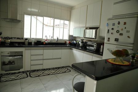 Casa para alugar com 122m², 2 quartos e 2 vagasCozinha 