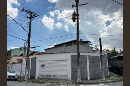 Casa para alugar com 122m², 2 quartos e 2 vagas Casa para alugar com 122m², 2 quartos e 2 vagasFachada