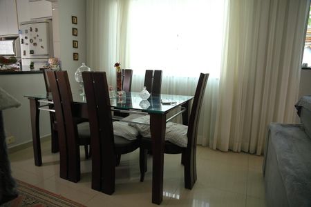 Casa para alugar com 122m², 2 quartos e 2 vagasSala