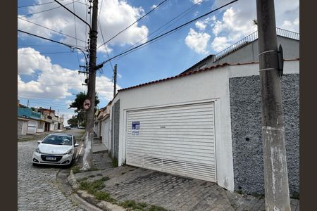Casa para alugar com 122m², 2 quartos e 2 vagas Casa para alugar com 122m², 2 quartos e 2 vagasFachada