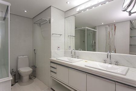 Apartamento para alugar com 130m², 3 quartos e 4 vagas Apartamento para alugar com 130m², 3 quartos e 4 vagasBanheiro