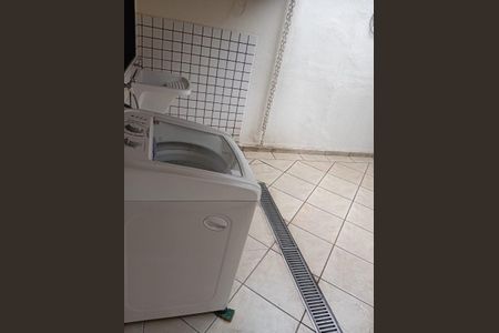 Casa à venda com 100m², 2 quartos e 2 vagasÁrea de serviço