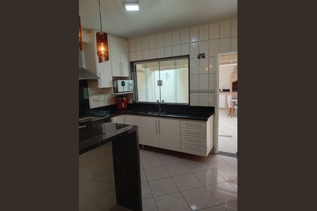 Casa à venda com 100m², 2 quartos e 2 vagasCozinha