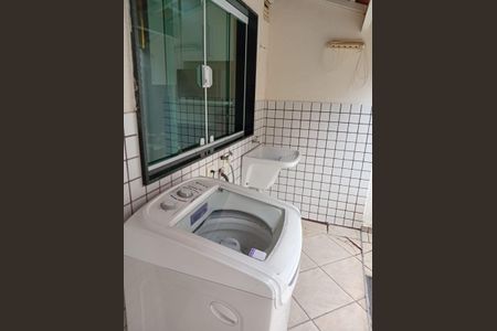 Casa à venda com 100m², 2 quartos e 2 vagasÁrea de serviço