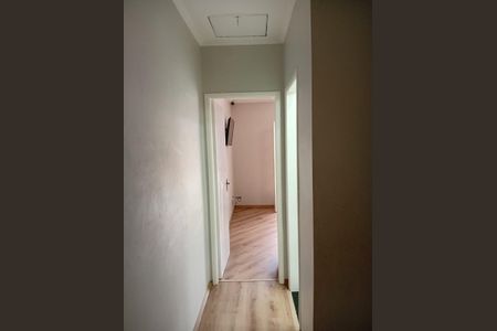Casa à venda com 100m², 2 quartos e 2 vagasCorredor