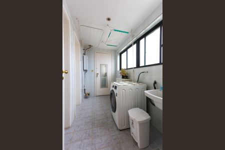 Apartamento à venda com 150m², 3 quartos e 4 vagas Apartamento à venda com 150m², 3 quartos e 4 vagasÁrea de Serviço