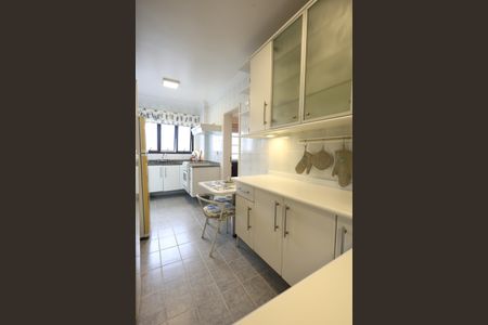 Apartamento à venda com 150m², 3 quartos e 4 vagas Apartamento à venda com 150m², 3 quartos e 4 vagascozinha