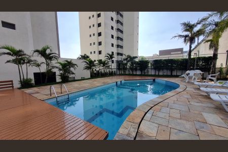 Apartamento à venda com 150m², 3 quartos e 4 vagas Apartamento à venda com 150m², 3 quartos e 4 vagasÁrea comum - Piscina