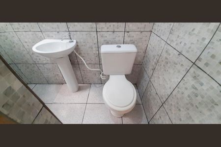 Banheiro de casa para alugar com 1 quarto, 45m² em Conceição, Osasco