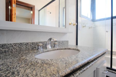 Apartamento para alugar com 130m², 3 quartos e 3 vagasBanheiro da Suíte