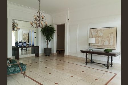Apartamento para alugar com 240m², 4 quartos e 4 vagas Apartamento para alugar com 240m², 4 quartos e 4 vagasHall de entrada