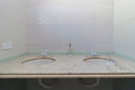 Casa à venda com 190m², 3 quartos e 6 vagasSuíte - Banheiro
