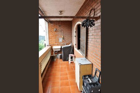 Casa à venda com 150m², 2 quartos e 2 vagas Casa à venda com 150m², 2 quartos e 2 vagasDetalhe - Varanda e Área de Serviço