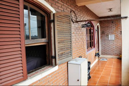 Casa à venda com 150m², 2 quartos e 2 vagas Casa à venda com 150m², 2 quartos e 2 vagasDetalhe - Varanda e Área de Serviço