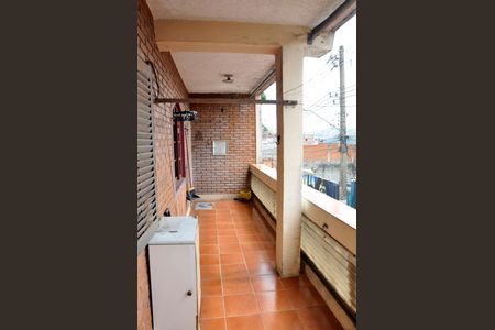 Casa à venda com 150m², 2 quartos e 2 vagas Casa à venda com 150m², 2 quartos e 2 vagasDetalhe - Varanda e Área de Serviço