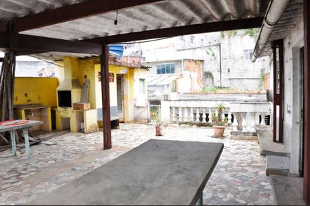 Casa à venda com 150m², 2 quartos e 2 vagas Casa à venda com 150m², 2 quartos e 2 vagasDetalhe - Churrasqueira