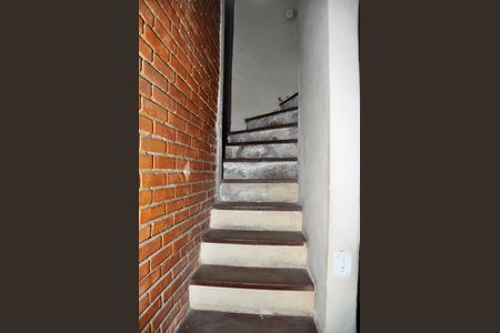 Casa à venda com 150m², 2 quartos e 2 vagas Casa à venda com 150m², 2 quartos e 2 vagasDetalhe - Escada Interna