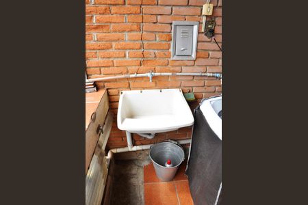 Casa à venda com 150m², 2 quartos e 2 vagas Casa à venda com 150m², 2 quartos e 2 vagasDetalhe - Varanda e Área de Serviço