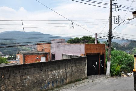 Casa à venda com 150m², 2 quartos e 2 vagas Casa à venda com 150m², 2 quartos e 2 vagasDetalhe - Vista da Varanda e Área de Serviço