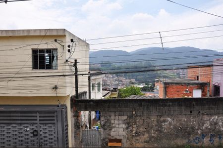 Casa à venda com 150m², 2 quartos e 2 vagas Casa à venda com 150m², 2 quartos e 2 vagasDetalhe - Vista da Varanda e Área de Serviço