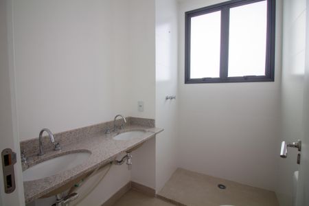 Apartamento à venda com 167m², 4 quartos e 2 vagasBanheiro da Suíte 1