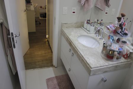 Apartamento à venda com 169m², 3 quartos e 3 vagasBanheiro da Suíte 2