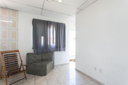 Casa para alugar com 36m², 1 quarto e sem vaga Casa para alugar com 36m², 1 quarto e sem vagaSala